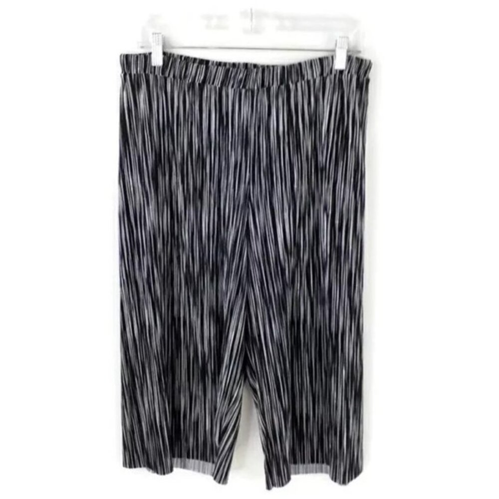 Coco's CloZet Black White Vertical Stripe Pullon Modest Deck Shorts Womens 2X